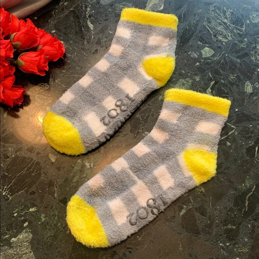 🌹Beekman 1802 Limited Edition Fuzzy Socks - Soft & Cozy Moisture Lock Socks •